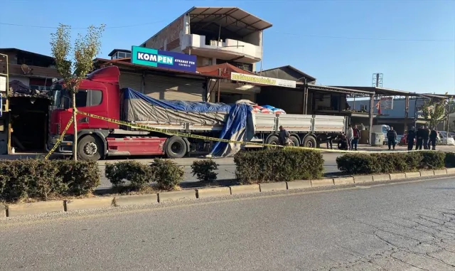GÜNCELLEME 2 - Manisa'da kazada şehit olan polis son yolculuğuna uğurlandı