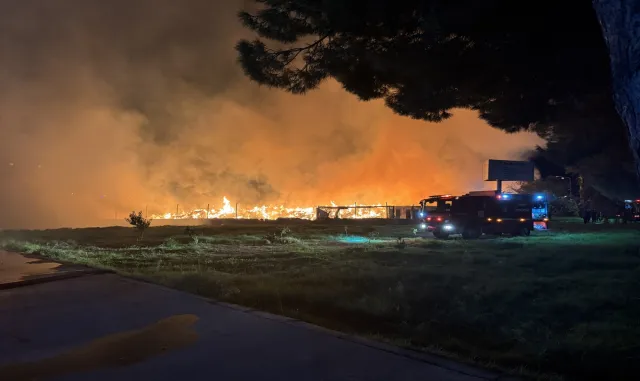 GÜNCELLEME - İzmir'de çöp depolama alanında çıkan yangın kontrol altına alındı
