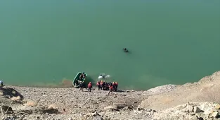 Baraja düşen otomobildeki iki kişinin cansız bedenine ulaşıldı