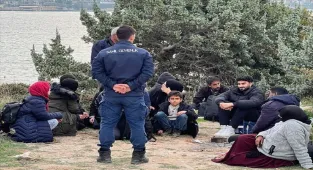 İzmir'de 24 düzensiz göçmen yakalandı
