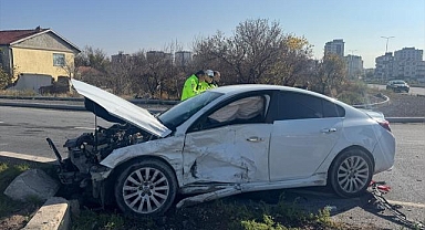 Kayseri'de iki otomobil çarpıştı: 5 yaralı