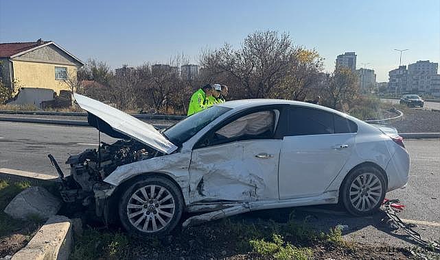 Kayseri'de iki otomobil çarpıştı: 5 yaralı