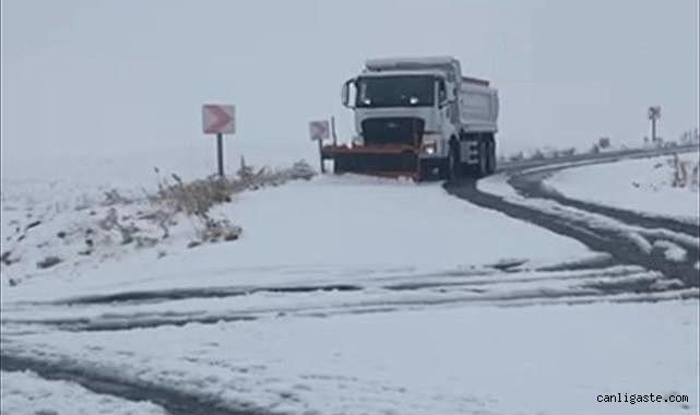 Kayseri'de kırsal mahallelerde karla mücadele çalışmaları sürüyor