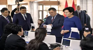 Kırgızistan Cumhurbaşkanı Caparov, halkı oy kullanmaya çağırdı