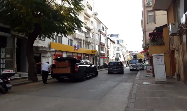 Kocaeli'de kolonlarında çatlak oluşan 5 katlı bina boşaltıldı