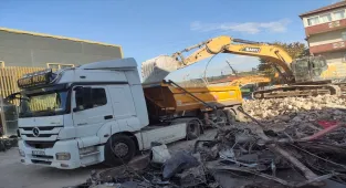 Kocaeli'de yangın çıkan fabrikanın yıkımı tamamlandı