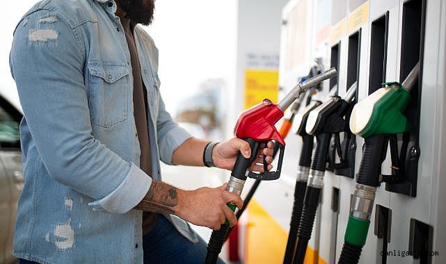 Motorin 60 lira sınırından dönüyor, Salı günü indirim geliyor