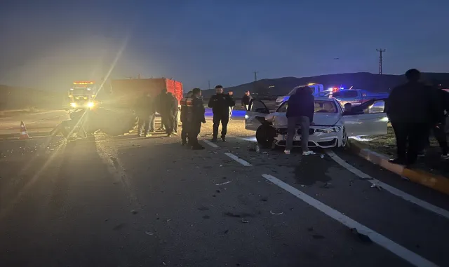 Sivas'ta otomobil ile traktörün çarpışması sonucu 1 kişi yaralandı