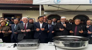 Türbe Dede Pilav Gününde 15 bin kişiye kavurma ile pilav dağıtıldı