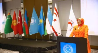 Türk Kızılay Genel Başkanı Yılmaz, Bakü'de, Türk Devletleri Kızılay Ağı Toplantısı'nda konuştu: