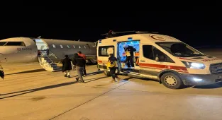 Ağrı'da rahatsızlanan bebek ambulans uçakla İstanbul'a nakledildi