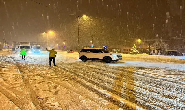 D-100 kara yolunun İstanbul yönünde ağır tonajlı araçların geçişine izin verilmiyor
