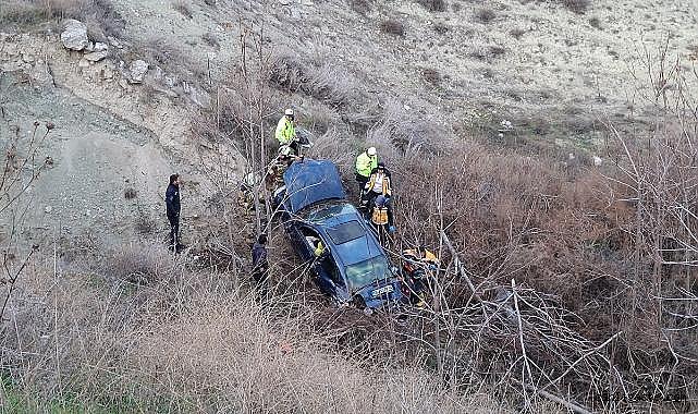 Devrilen otomobildeki 1'i bebek 3 kişi hayatını kaybetti