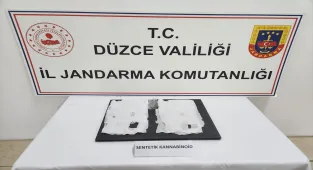 Düzce'de ayakkabısının tabanında sentetik uyuşturucu ele geçirilen şüpheli gözaltına alındı