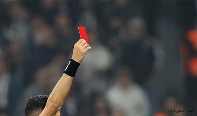 Fenerbahçe Beşiktaş derbileri hırçın geçiyor! Kırmızı kart sayısı dikkat çekiyor