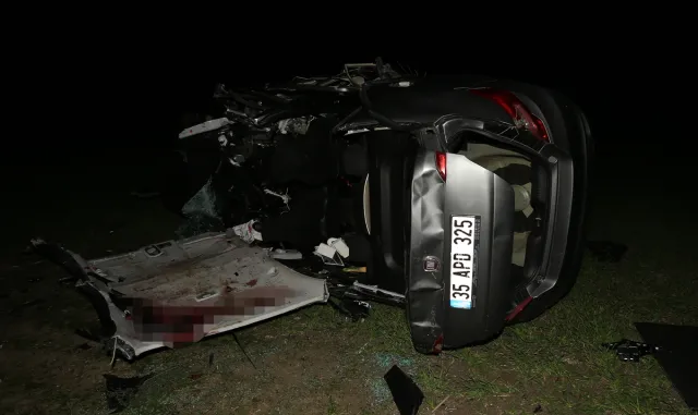 GÜNCELLEME 2 - Çanakkale'de iki otomobilin çarpıştığı kazada 5 kişi öldü, 1 kişi yaralandı