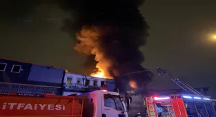 GÜNCELLEME - Bursa'da 2 iş yerinde hasara yol açan yangın söndürüldü