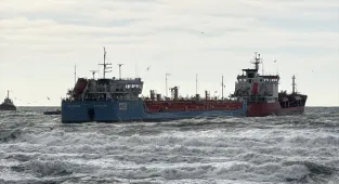 GÜNCELLEME - İstanbul Küçükçekmece açıklarında birbirine temas eden iki tankerden biri kurtarıldı