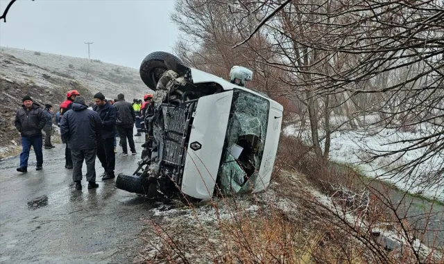 Öğrenci servisi devrildi: Kazada 15 kişi yaralandı
