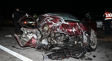 İki otomobilin çarpıştığı kazada 5 kişi hayatını kaybetti