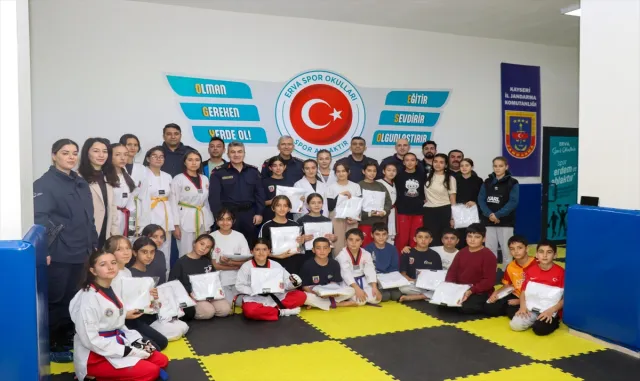 İl Jandarma Komutanı Tuğgeneral Yeşilyurt'tan spor okulu öğrencilerine ziyaret