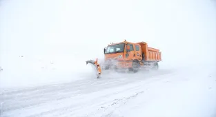 Kars-Ardahan kara yolunda ulaşım güçlükle sağlanıyor 