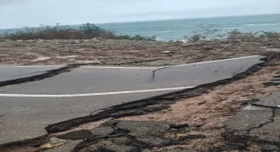 Kastamonu'da heyelan nedeniyle Cide-Bartın kara yolu ulaşıma kapandı