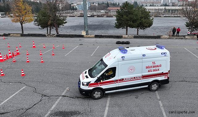 Kayseri'de Ambulans Rallisinde derece alan ekiplere ödülleri verildi
