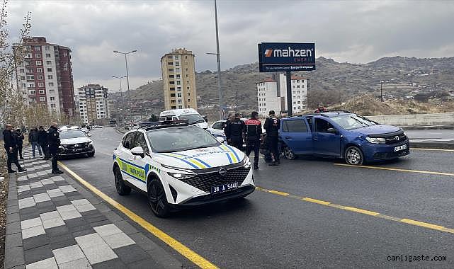 Kayseri'de dur ihtarına uymayarak kaçan şüphelilerden 1'i tutuklandı