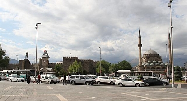 Kayseri'de gençlere ilham vermesi için girişimcilik zirvesi düzenlendi