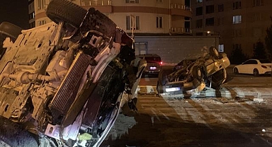 Kayseri'de iki otomobil çarpıştı, takla attı: 2 yaralı