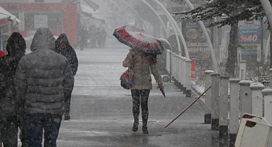 Kayseri'de kar yağışı etkili oluyor