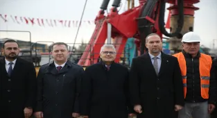 Niğde Valisi Çelik ile Belediye Başkanı Özdemir, yapımına başlanan alt geçitte incelemede bulundu