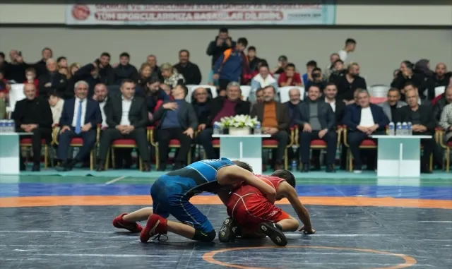 Şehit Cüneyt Yıldız 15 Yaş Altı Güreş Turnuvası, Bursa'da başladı