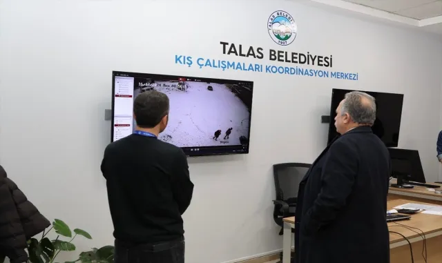 Talas'ta kar küreme, tuzlama ve temizleme çalışmaları sürüyor