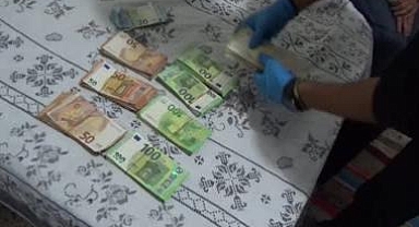 Telefondaki sahte polislere altınlarını ve parasını kaptırdı! Gerçek polisler buldu