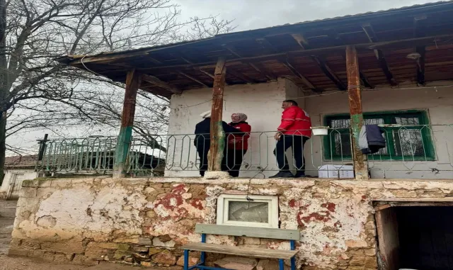 Türk Kızılay Kırşehir Şubesi, ihtiyaç sahibi ailelere yardımları ulaştırıyor