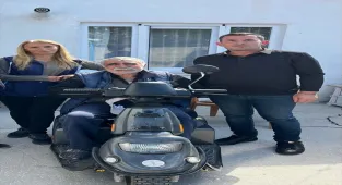 Ulaş'ta 2 engeliye akülü araç hediye edildi