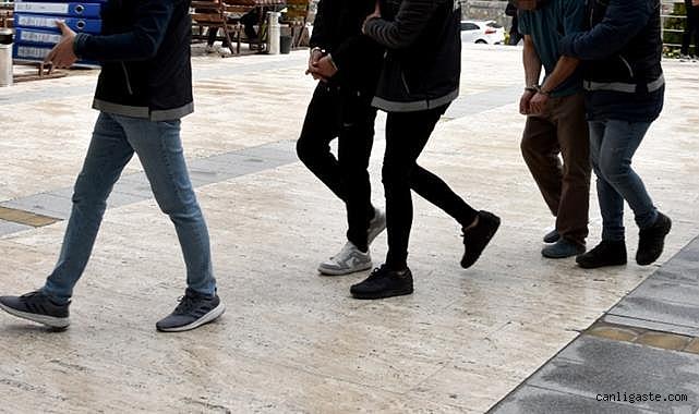 Uyuşturucu operasyonunda yakalanan 3 şüpheliden biri tutuklandı