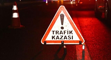 Araç kontrolden çıktı eczaneye girdi!