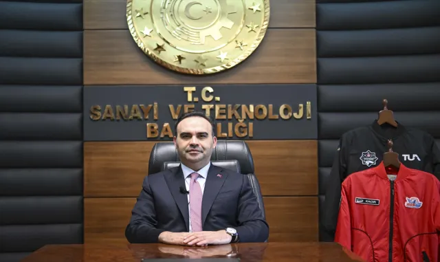 Bakan Kacır, AA'nın Yılın Kareleri oylamasına katıldı: