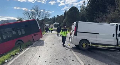 Belediye otobüsü ile panelvan çarpıştı: 1 ölü, 8 yaralı