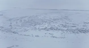 Bitlis'teki Nazik Gölü'nün yüzeyi buzla kaplandı
