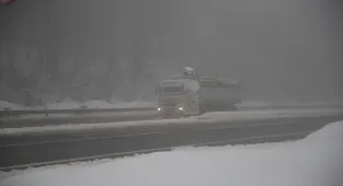 Bolu Dağı'nda kar ve sis etkili oldu