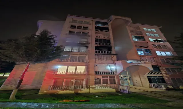 Bursa'da apartman dairesinde çıkan yangında 1 kişi yaralandı, 1 kişi dumandan etkilendi