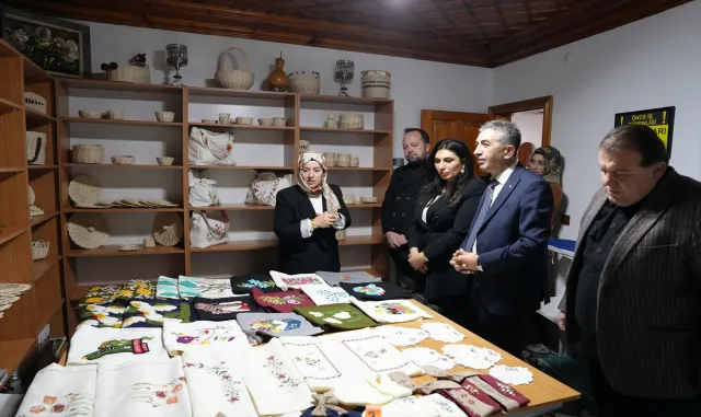 Çubuk Belediye Meclisi'nin grup başkanvekillerinden Kadın El İşleri Atölyesi'ne ziyaret 