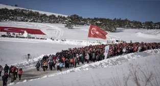 GÜNCELLEME 2 - Türkiye, Bu Toprakta İzin Var temasıyla Sarıkamış'ta şehitler için yürüdü