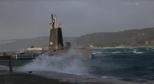 GÜNCELLEME - Çanakkale Boğazı kuvvetli fırtına nedeniyle durdurulan feribot seferleri başladı