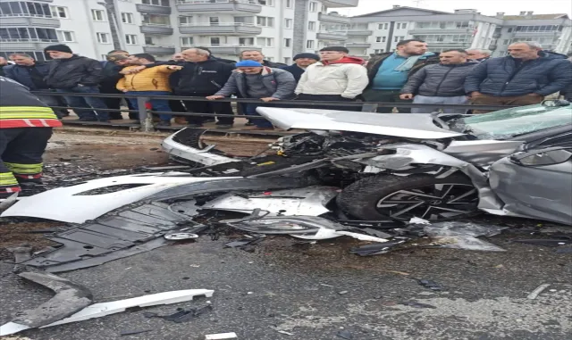 GÜNCELLEME - Ordu'da iki otomobilin çarpıştığı kazada 1 kişi öldü, 4 kişi yaralandı 