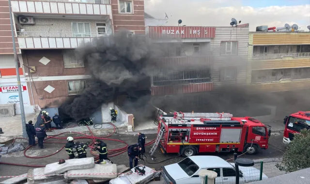GÜNCELLEME - Şanlıurfa'da yatak deposunda çıkan yangın kontrol altına alındı